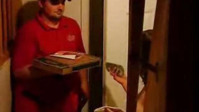 Seksi porno kaydı Gıda sarışın genç kedi turk sikisizle traş onu külot aşağı