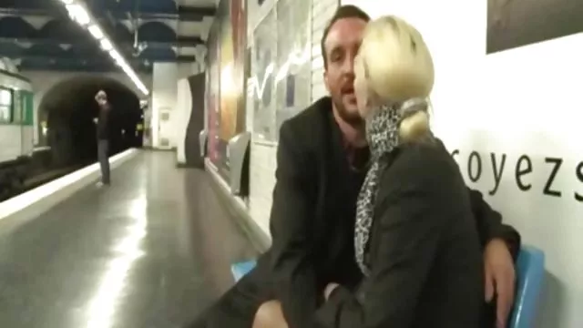 Seksi porno kaydı Başı dertte yeşilçam şikiş olan gazeteci