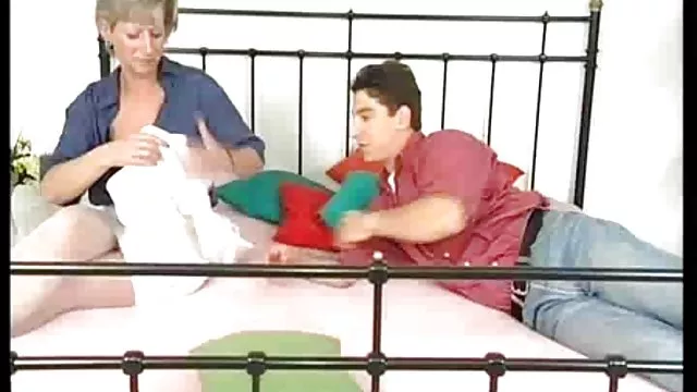 Seksi porno kaydı Üç turk amator sıkıs kişi üçlü